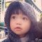 新浪娱乐讯 11月11日，韩寒在微博首次曝光5张女儿的正面照，小宝贝眼睛极大，十分可爱。此前，韩寒携女曾被偷拍，韩寒解释称此举也是想避免再被打扰。