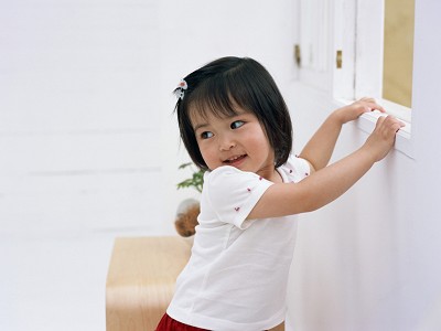 面对未来,愿女儿学会勇敢坚强 让你的孩子学会分享(图)