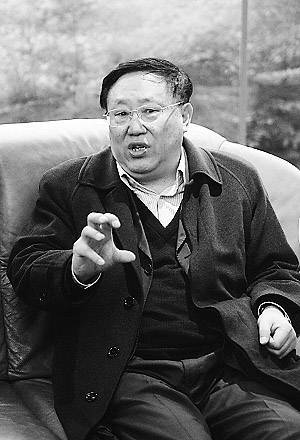 文化官员高洪波:与鸵鸟对视