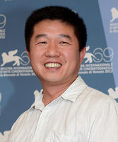 <em>纪录片</em>《<em>三姊妹</em>》威尼斯获奖关注留守儿童_文