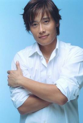 韩剧天王票选：裴勇俊败给李秉宪(图)