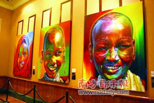 在亚特兰蒂斯酒店,撞见了大幅展览画。 在亚特兰蒂斯酒店,撞见了大幅展览画。