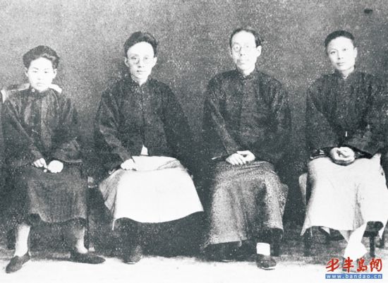 左起徐汇平、高平子、蒋丙然 、宋国模。 左起徐汇平、高平子、蒋丙然 、宋国模。