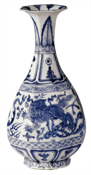 元青花双狮戏球图八棱玉壶春瓶，现藏于河北省文物保护中心