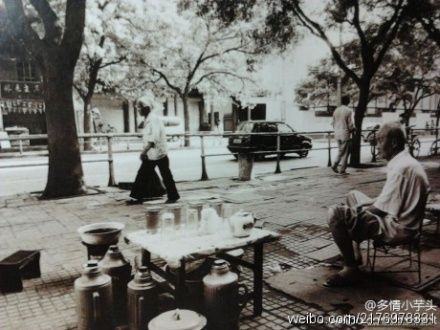 1993年西大街的茶水摊 1993年西大街的茶水摊