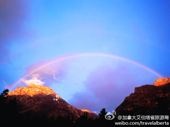 只要心存梦想,彩虹就会在你脚下。(图:@加拿大艾伯塔省旅游局的微博) 只要心存梦想,彩虹就会在你脚下。(图:@加拿大艾伯塔省旅游局的微博)