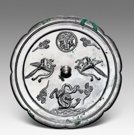 泓盛2011春季拍卖会铜镜专场 双鹊月宫盘龙镜 径 20.2cm 重 1232.3g 成交价(含佣金) RMB 1,150,000 泓盛2011春季拍卖会铜镜专场 双鹊月宫盘龙镜 径 20.2cm 重 1232.3g 成交价(含佣金) RMB 1,150,000