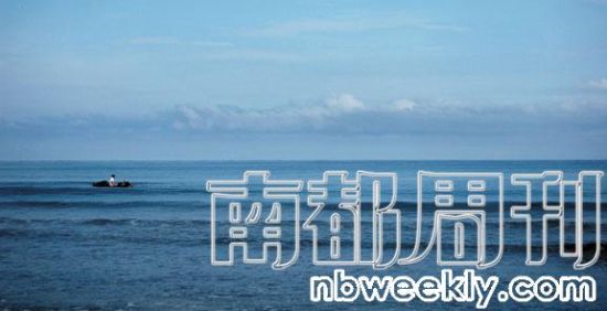 下午在Currimao的海边散步,岸上空无一人。 下午在Currimao的海边散步,岸上空无一人。