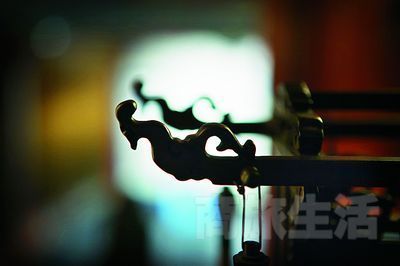 正乙祠戏楼内的仿古笔架。 正乙祠戏楼内的仿古笔架。