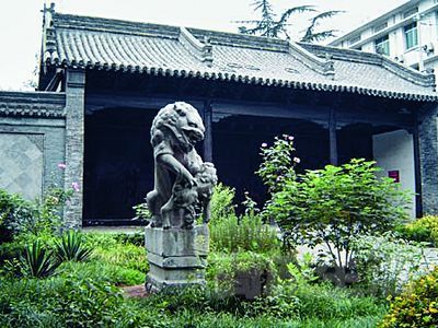 安徽会馆外屹立了160多年的石狮。 安徽会馆外屹立了160多年的石狮。