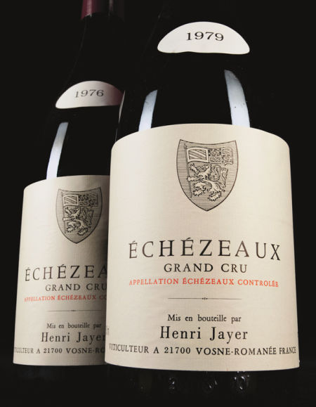 拍品编号83 Échézeaux Grand Cru 1979年 12瓶 估价： 港币260,000 - 320,000 味道很悠长、典雅，结尾的强度和持续性很好。不是一款强有力的酒，但却是非常优雅的Echézeaux，平衡得无懈可击。2004年1月1日，ALLEN MEADOWS 