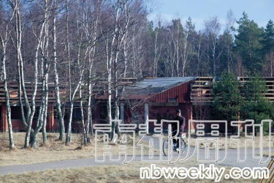 在了无人烟的丛林间能有这样一个木头房子五颜六色、到处堆满圆滚滚木柴、有旅馆餐厅咖啡馆的地方,有什么理由不停下来? 在了无人烟的丛林间能有这样一个木头房子五颜六色、到处堆满圆滚滚木柴、有旅馆餐厅咖啡馆的地方,有什么理由不停下来?