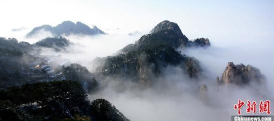 图为安徽黄山风景区雪后放晴,出现壮观的云海,令人叹为观止。中新社发 方也广德 摄 图为安徽黄山风景区雪后放晴,出现壮观的云海,令人叹为观止。中新社发 方也广德 摄