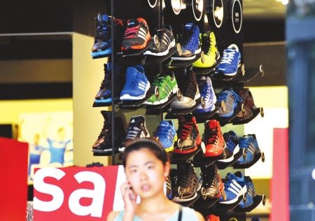 目前"越南制造"的耐克鞋数量已超越了"中国制造"   去阿迪达斯(adidas