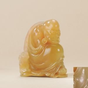 郭懋介《笑狮罗汉像》(善伯洞石) 成交价:41.4万元 郭懋介《笑狮罗汉像》(善伯洞石) 成交价:41.4万元