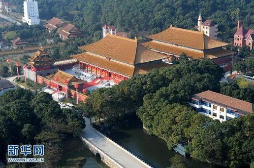 华西村博物馆中部仿古建筑群俯瞰。 华西村博物馆中部仿古建筑群俯瞰。