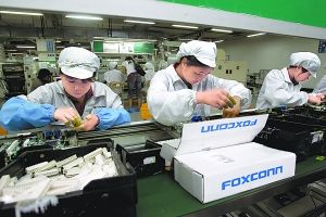 富士康全国暂停招工待遇好工人准时返厂