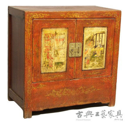 图9 18世纪蒙古松木二门小柜 图9 18世纪蒙古松木二门小柜