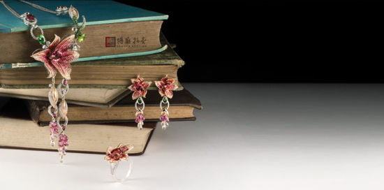 北京博观春拍9713号拍品 《幽谷百合》碧玺套装 北京博观春拍9713号拍品 《幽谷百合》碧玺套装