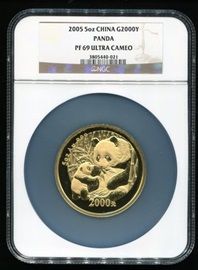 2005年熊猫5盎司精制金币一枚(发行量:1000枚、原盒、带证书、NGC PF69) 2005年熊猫5盎司精制金币一枚(发行量:1000枚、原盒、带证书、NGC PF69)