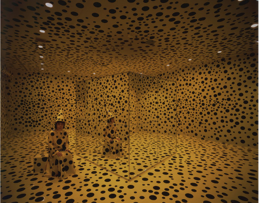 1993 年威尼斯双年展上，草间弥生的“南瓜镜屋”Mirror Room (Pumpkin)