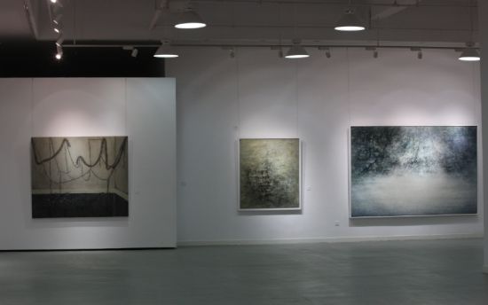 可一美术馆 展厅内正在展出的徐弘、刘国夫的作品