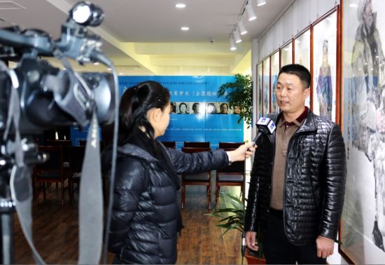 海美术馆宋虎接受电视台采访 海美术馆宋虎接受电视台采访