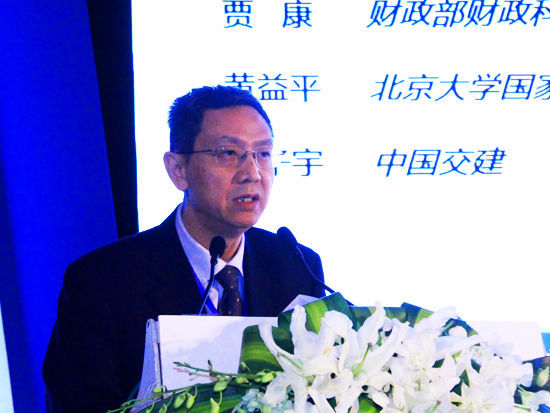  On January 30, 2015, the third annual meeting of China Wealth Management 50 Forum was held at the Westin Hotel on Beijing Financial Street. The picture above shows Jia Kang, former director of the Institute of Financial Science of the Ministry of Finance. (Photo source: Liu Haiwei, Sina Finance)