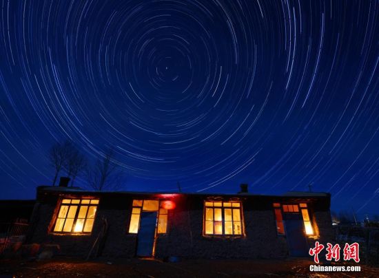 摄影师拍摄中俄边境北纬51度星轨美图 摄影师拍摄中俄边境北纬51度星轨美图