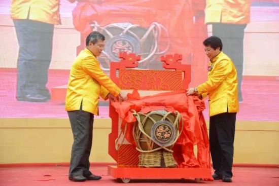 礼赞之花：对话生命中的那坛酒