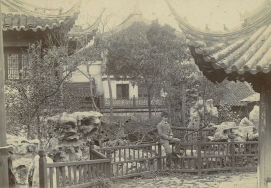 Municipal temple,上海,1895. Municipal temple,上海,1895.