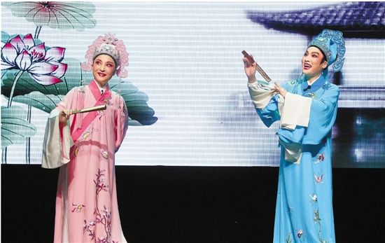 越剧《十八相送》演出剧照