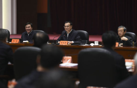 1月4日,中共中央政治局常委、国务院总理李克强在太原主持召开钢铁煤炭行业化解过剩产能、实现脱困发展工作座谈会,研究部署相关工作。 1月4日,中共中央政治局常委、国务院总理李克强在太原主持召开钢铁煤炭行业化解过剩产能、实现脱困发展工作座谈会,研究部署相关工作。