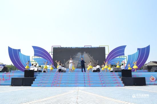体育活动版块中,城阳区市民趣味运动会,将组织面向老年人、企业职工、街道社区群众不同层面的体育比赛项目,丰富不同群体市民的体育文化生活,提高广大市民的生活质量和健康水平。此外,还有2017年“区长杯”中小学生健美操比赛、“阳光城阳 舞动流亭”太极拳展演、“奔跑吧,夏庄人”2017公益彩虹跑等近十项活动。 体育活动版块中,城阳区市民趣味运动会,将组织面向老年人、企业职工、街道社区群众不同层面的体育比赛项目,丰富不同群体市民的体育文化生活,提高广大市民的生活质量和健康水平。此外,还有2017年“区长杯”中小学生健美操比赛、“阳光城阳 舞动流亭”太极拳展演、“奔跑吧,夏庄人”2017公益彩虹跑等近十项活动。