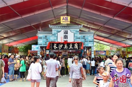 国内十大美食街人头攒动 国内十大美食街人头攒动