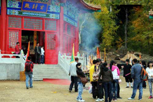 黑龙江部分景区建杂牌庙宇骗钱敛财(图)