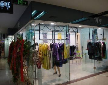 携手上百实力派时尚女装品牌的百荣世贸商城,打造出了北京南城首家