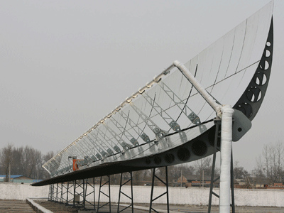 图为槽式太阳能热发电可工程化成套设备样机