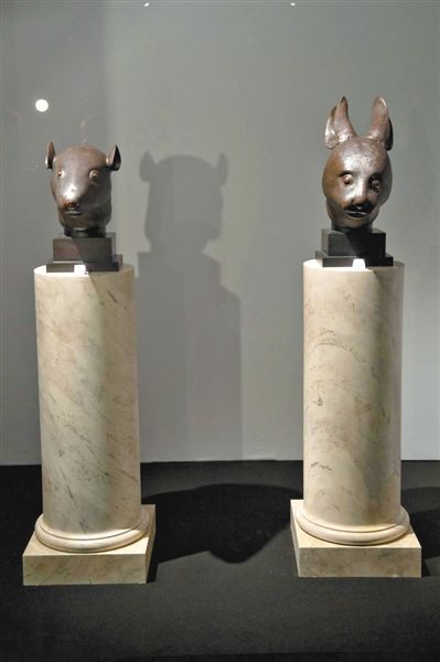 2009年2月25日，法国佳士得拍卖行在巴黎拍卖中国圆明园流失文物鼠首和兔首铜像。
