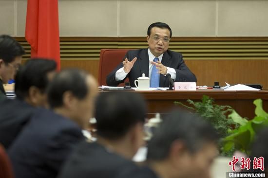 李克强听取党外人士对政府工作报告意见和建议