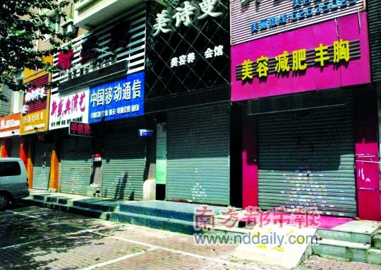 连日来，沈阳有大量店铺关门歇业。C FP图片
