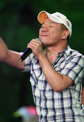 赵传演唱广西民歌《心想唱歌就唱歌》(组图)