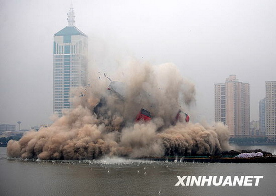 南昌13年四星级酒店爆破 原址建五星宾馆
