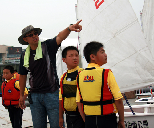 2010年青岛市青少年帆船营训练正式开始