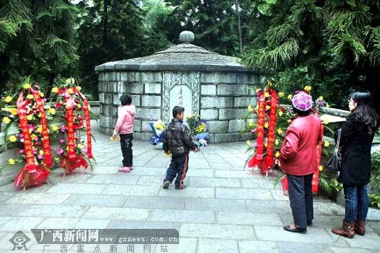 柳州:清明祭扫大军21万 低碳祭扫受青睐(图)