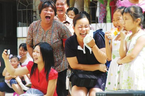 南宁:“能帮就帮”精神孕育城市文明之花(图)