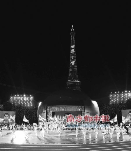 深圳大运闭幕式:700平米LED屏铺成地面彩砖(图)