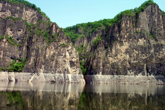 白山市白山湖仁义景区:对坐 白山市候选景区:白山湖仁义风景区(组图)