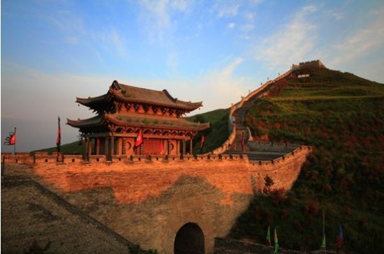 斜照雁门关 山西:端午雁门游 雄关配雄心(图)