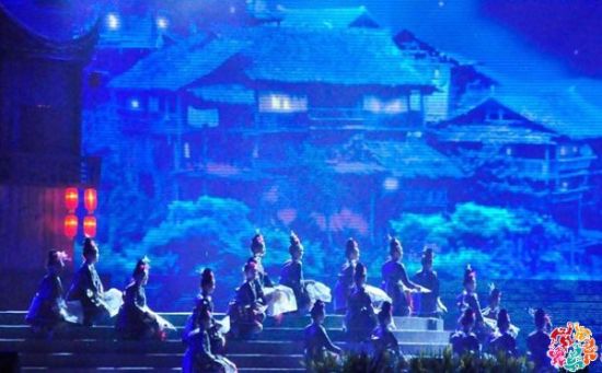 凯里“一节一会”晚会在凯里市体育场盛大开幕